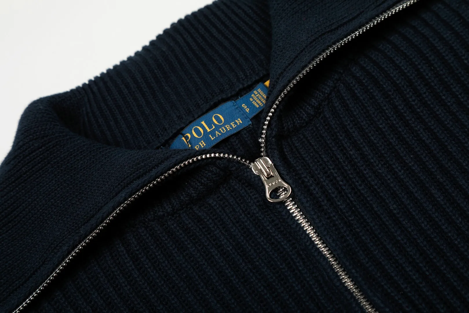 P300 top quality" Style number: DS051# (not off the shelves all year round) [Ralph Lauren large lapel solid color basic full zipper goddess style knitted cardigan] ✅Ralph Lauren Lazy large lapel double zipper classic goddess style knitted new coat ✅Main supplier platform live broadcast Wholesale entity Wholesale entity Replenish when out of stock Not off the shelf ✅ZP quality 1:1 version Scan the code to enter the GF website Counter quality ✅Details and quality are the only one in Guangzhou. Imported quality cotton yarn, focusing on high-end, cost-effective, good quality needless to say. ✅Restore the original version. The maximum size can be worn up to 160 pounds. Loose, comfortable and stress-free. ✅The upper body is simple and easy to put on. A must-have for goddess ootd. Good-looking clothes are never picky. A must-have for goddesses. Recommended for wardrobe. Size: S-XL. Color: black, white, gray, navy.